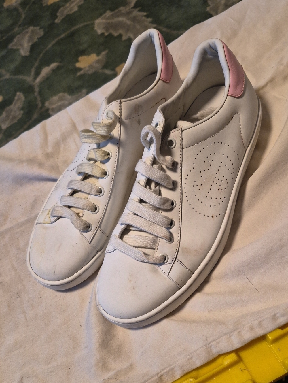 Gucci White Leather Sneakers with Pink Heel Tab